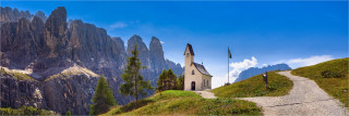  Panoramafoto Dolomiten Kapelle am Val Gardena Pass 