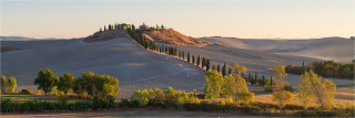  Panoramafoto Frühmorgens in der Toskana