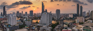  Panoramafoto Bangkok im Abenddunst