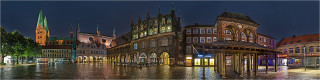  Panoramabild Lübeck Marktplatz am Abend