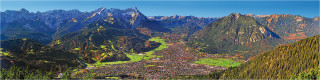  Panoramabild bayrische Alpen Blick auf Garmisch Partenkirchen
