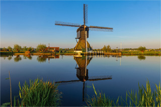  Wanddeko Windmühle gespiegelt im Wasser
