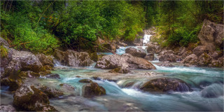  Panoramabild Wasserfall im Zauberwald