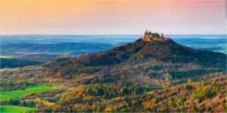 Panoramabild Die herbstliche Hohenzollernburg